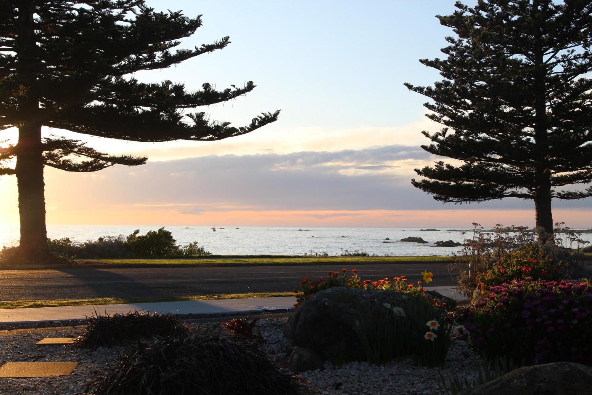 Sierra Beachfront Motel Kaikoura Exterior photo